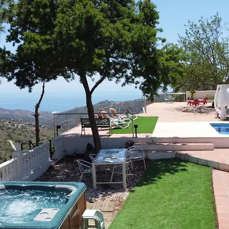 Casa Raquel Villa *